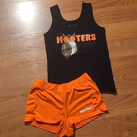 Hooter's uniform top small and shorts xs St Louis , Missouri - Picture 1 of 11